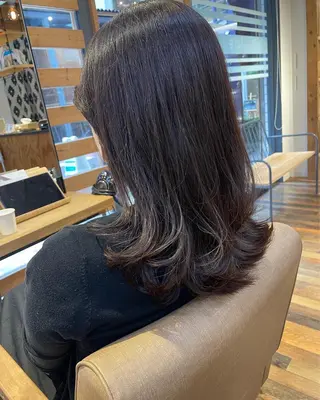 セミロング カラー あずまぐち めぐみのヘアスタイル