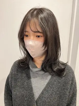 セミロング カラー 韓国🇰🇷レイヤー 映える顔周り🩷のヘアスタイル