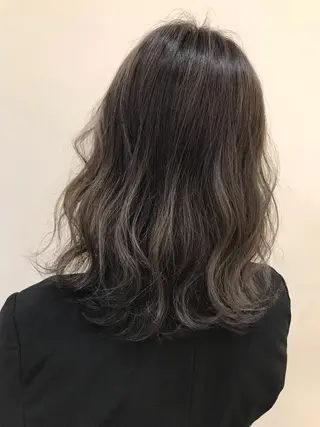 ミディアム カラー 艶 透け感カラー 似合わせ 齊木 勇人のヘアスタイル