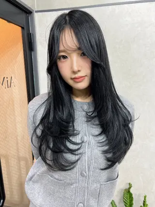 ロング maya レイヤーカットのヘアスタイル