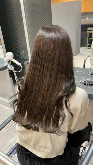 ロング カラー エマ ピボット 中川店所属・富原崇太/切りっぱな しボブ/透明感カラーのヘアスタイル