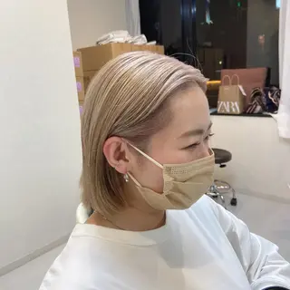 ショート AHNKISM所属・トレンドレイヤー/ 透明感カラーのヘアスタイル