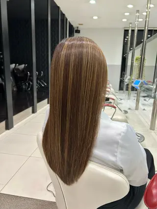 ロング 海外カラー白髪ぼかし ティファニーサユリのヘアスタイル
