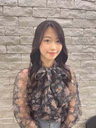 ロング TENSHO ハイトーンレイヤーのヘアスタイル