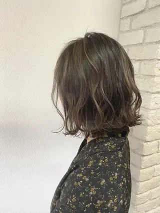 ミディアム 山本 茉希のヘアスタイル