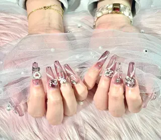 ネイル ロエ所属・Lowé いちごのネイルデザイン