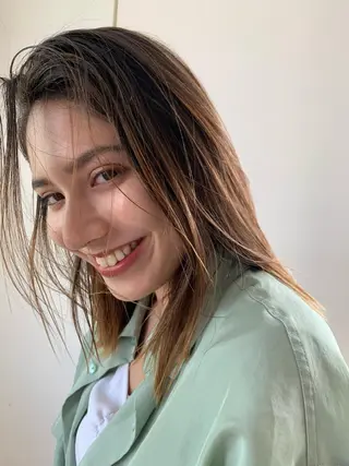 セミロング エクリ麻布十番所属・斉藤健 秋谷百花のヘアスタイル