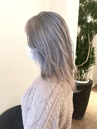 ミディアム カラー ダメージレスブリーチ HIROSHIのヘアスタイル