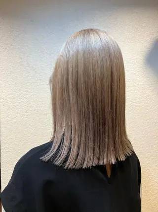 セミロング Lin'ne所属・竹内梓／メンズパーマ ／ハイトーンのヘアスタイル