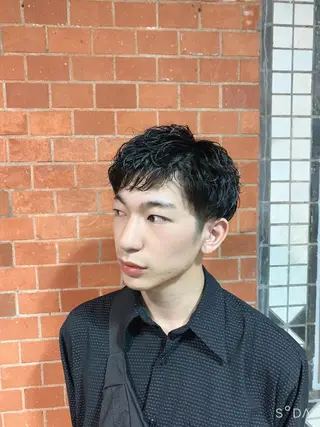 ミディアム パーマ HIRO GINZA新橋店所属・山内 敢史のヘアスタイル