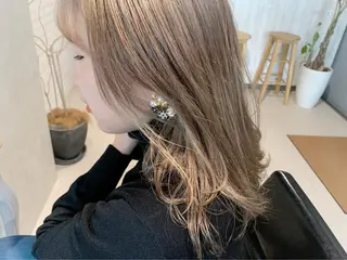 ミディアム カラー EMANON天神所属・Hitomi Ezakiのヘアスタイル