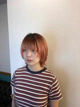 ショート レイヤーカット× ハイトーン👾はちすのヘアスタイル