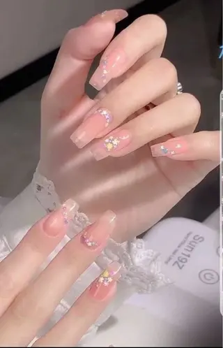 ネイル 長さ出し専門 パーツのネイルデザイン