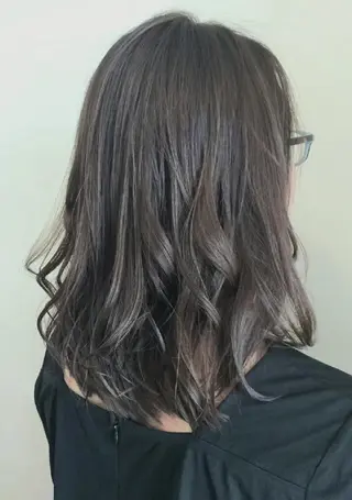 ミディアム カラー 【大宮】デザイナー Anne 諳 アンのヘアスタイル