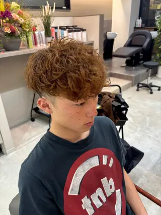 ショート パーマ 渡 汐音のヘアスタイル