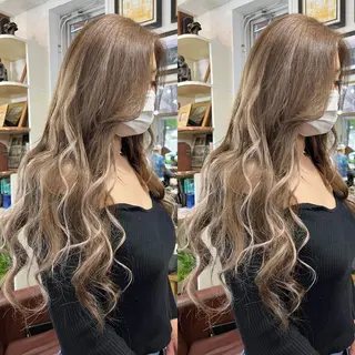 ロング カラー モモカ/ハイトーン /バレイヤージュのヘアスタイル