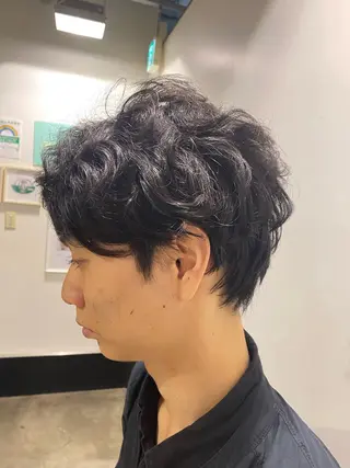 パーマ メンズ タツキ／レイヤー／ パーマ／艶カラーのヘアスタイル