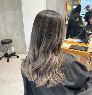 ロング カラー ヘアアレンジ 佐々木  まゆかのヘアスタイル