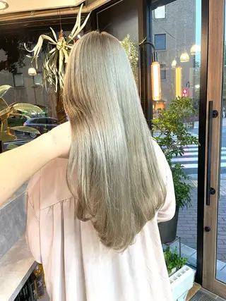ロング カラー RINOSHORES YOKOHAMA.日本大通り店所属・ハイトーン nagisaのヘアスタイル
