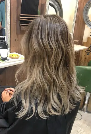 セミロング 韓国レイヤー外国人風 透明感カラー髪質改善のヘアスタイル
