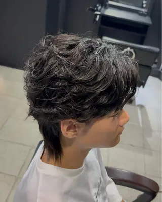 ミディアム パーマ メンズ 難波/メンズウルフ・ フェザーパーマ鶴田文のヘアスタイル