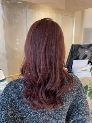 ロング カラー CYAN.矢場町店所属・三代 ゆりあのヘアスタイル