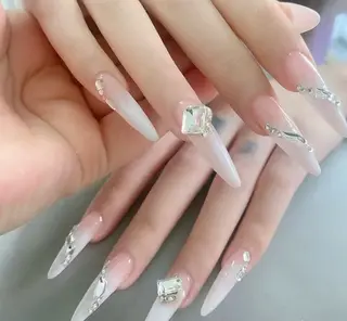 ネイル 高木 維麗絲のネイルデザイン