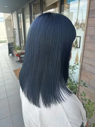 ミディアム 高津 千慧のヘアスタイル