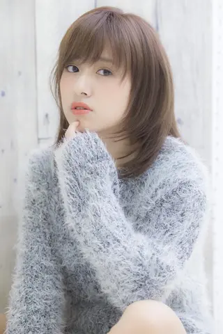 セミロング linda by neoliveのヘアスタイル