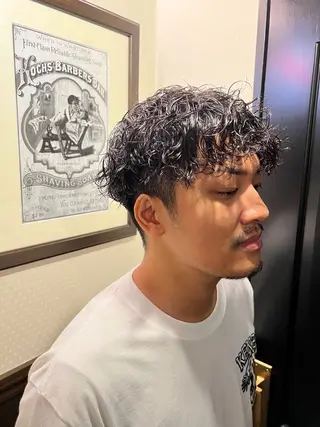 ミディアム パーマ ラヴィザバーバー所属・メンズカット オカムラリョウのヘアスタイル