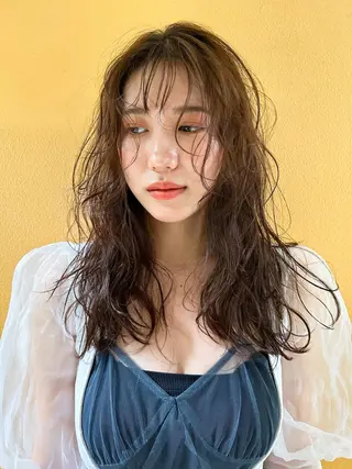 セミロング hen所属・心斎橋/レイヤー/ ブリーチ/モエのヘアスタイル