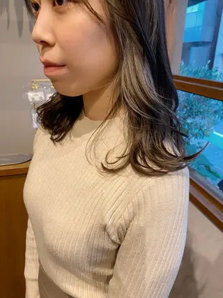 セミロング カラー ENIF ヤマグチアツコのヘアスタイル