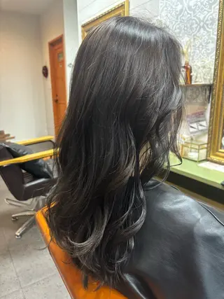 ロング 志岐 彩香のヘアスタイル