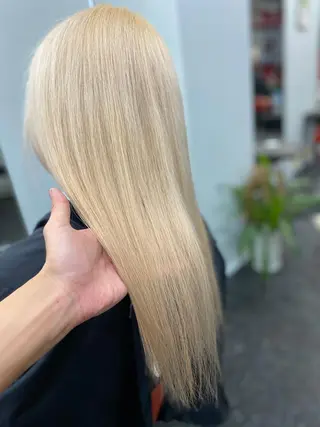 セミロング カラー メンズ ブリーチ特化型✂️ ハイトーンカラー👨のヘアスタイル