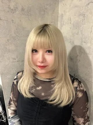 セミロング ハイトーン🇰🇷 19歳美容師アリルのヘアスタイル