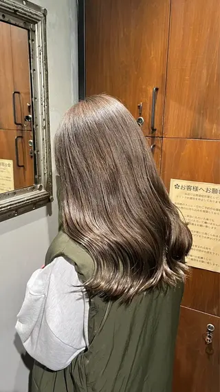 セミロング ブリーチ無しWカラー mana🎀🤍のヘアスタイル