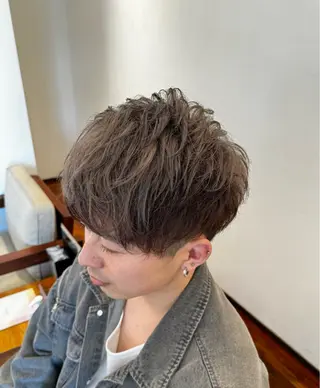 カラー メンズ 吉田 新平のヘアスタイル