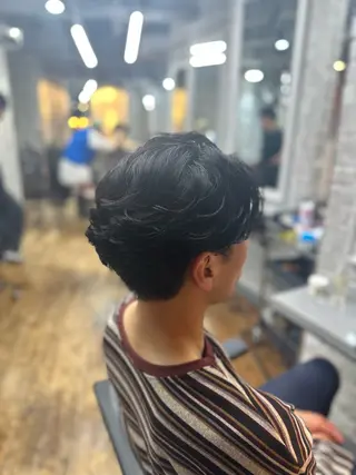 ミディアム パーマ メンズ メンズパーマ ハイライトカラーみくのヘアスタイル
