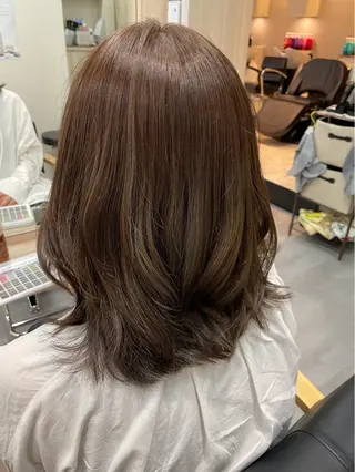 ミディアム YoLo.所属・村上 ななみのヘアスタイル