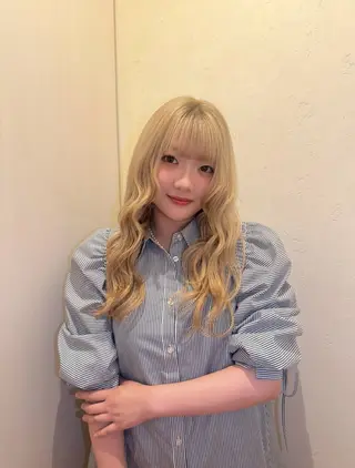 ロング aoi / 透明感カラーのヘアスタイル