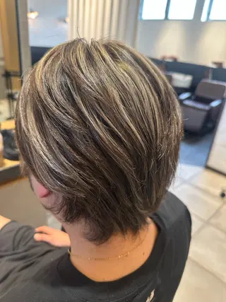 カラー 福井 美夢のヘアスタイル