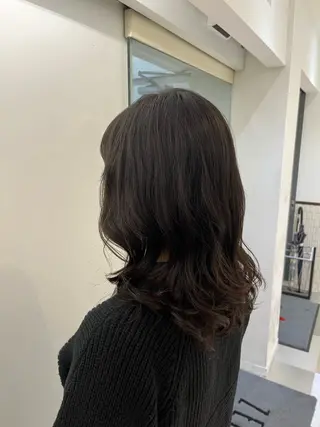 セミロング コテ巻き風パーマ 藤澤　知彌のヘアスタイル