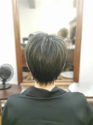 ショート カラー プリバート所属・上間 洋子のヘアスタイル