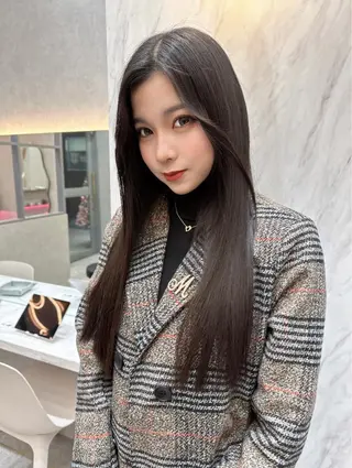 ロング 福岡縮毛矯正✨️ ストレート 向井和輝のヘアスタイル