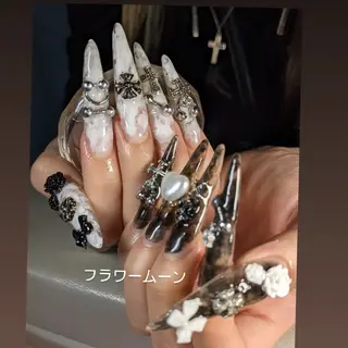 ネイル フラワー ムーンのネイルデザイン