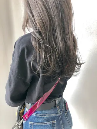 ロング カラー 岩田 萌那のヘアスタイル