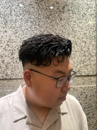 ミディアム パーマ メンズ ヘアモードキクチ銀座店所属・杉本 翔希のヘアスタイル
