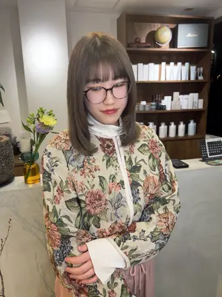 ミディアム カラー (h)wim ウィムのヘアスタイル