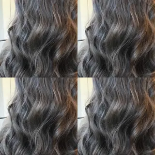 ロング カラー Hanna by W_SALONのヘアスタイル