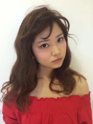 ロング カラー 三浦 瑠璃のヘアスタイル